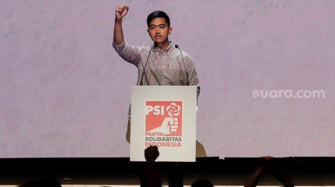 Jokowi Disebut Ingin Hancurkan PDIP Lewat Kaesang dan PSI