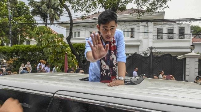 Pengamat Politik: Ada Upaya Cuci Otak Anak Muda Mewajarkan Politik Dinasti Jokowi