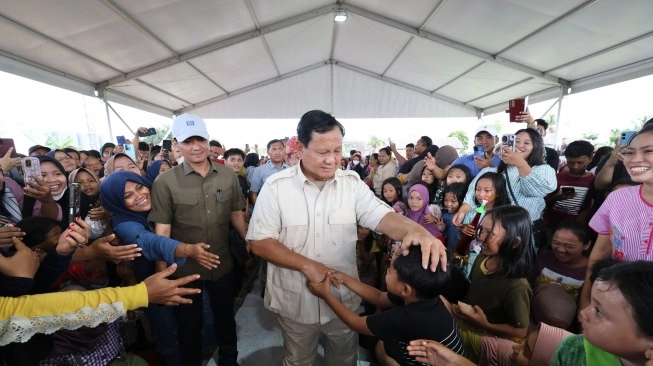 Prabowo Blusukan ke Cilincing, Warga Kaget dan Terharu: Seperti Mimpi