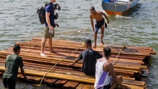 Kades Kecewa Gegara Bule Perbaiki Jembatan, Netizen: Marah Nggak Dapat Fee Proyek