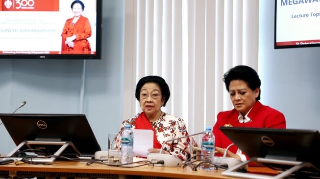 Connie Bawa Dokumen Penting Titipan Hasto Diduga Kejahatan Jokowi ke Negara Putin