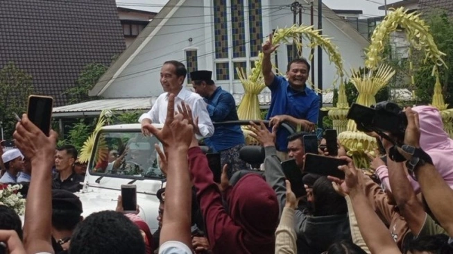 Jokowi Bagi-bagi Kaos, Prof Henri: Mantan Presiden Bukan Sibuk Ceramah Di Kampus