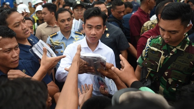 Ditantang Ketemu Mahasiswa, Gibran Akhirnya Kunjungi Kampus: Gak Banyak Bicara