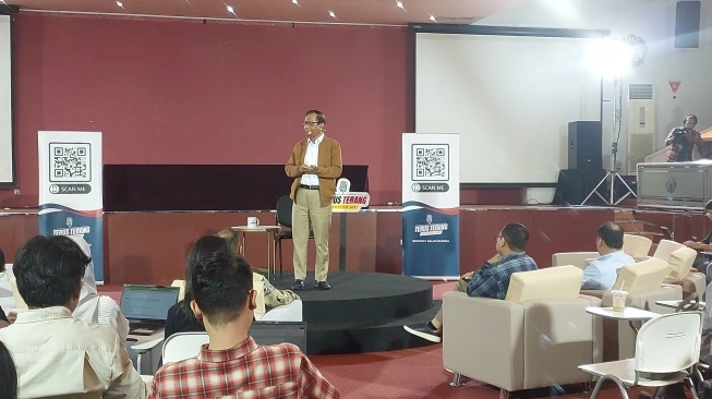 'Bukan Bagi-bagi Susu'; Warganet Kritik Gibran, Minta Sering Diskusi Kampus