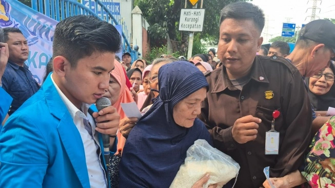 Mahasiswa Resah Situasi Ekonomi era Prabowo, Sindir dengan Bagi-bagi Beras ke Rakyat