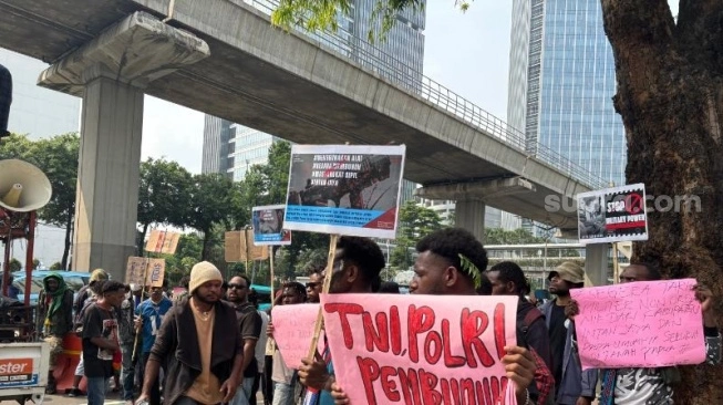 Demo Kantor Menteri Natalius Pigai, Mahasiswa Papua: TNI-Polri Pembunuh!