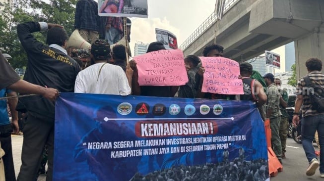 Demo Kantor Menteri Natalius Pigai, Mahasiswa Papua: TNI-Polri Pembunuh!
