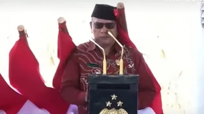 Pembaca Doa Tertimpa Tiang Bendera di Depan Prabowo, Publik Kaitkan One Piece