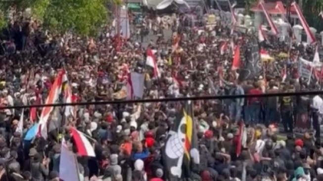 fenomena-bendera-one-piece-di-demo-pati-ketika-nakama-turun-ke-jalan-melawan