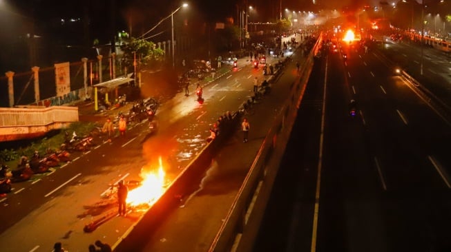 Prabowo Jenguk Korban Demo Ricuh di RS Polri, Janjikan Motor Baru dan Carikan Pacar