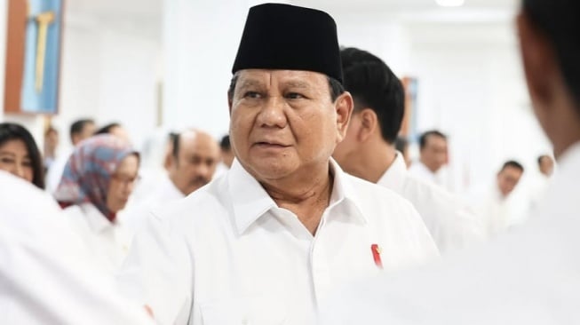 Prabowo Jenguk Korban Demo Ricuh di RS Polri, Janjikan Motor Baru dan Carikan Pacar