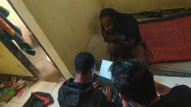 Akhir Pelarian Dugi Telenggen Anggota OPM, Ditangkap saat Asyik Main HP