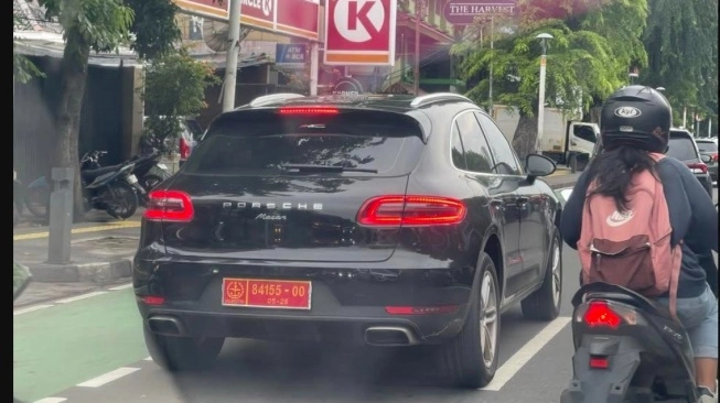 Misteri Porsche Rp 2,6 Miliar Gunakan Pelat Dinas, Benarkah Milik Aparat Berpangkat?