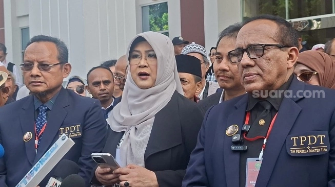 dokter-tifa-menang-sidang-kasus-ijazah-jokowi-resmi-dihentikan