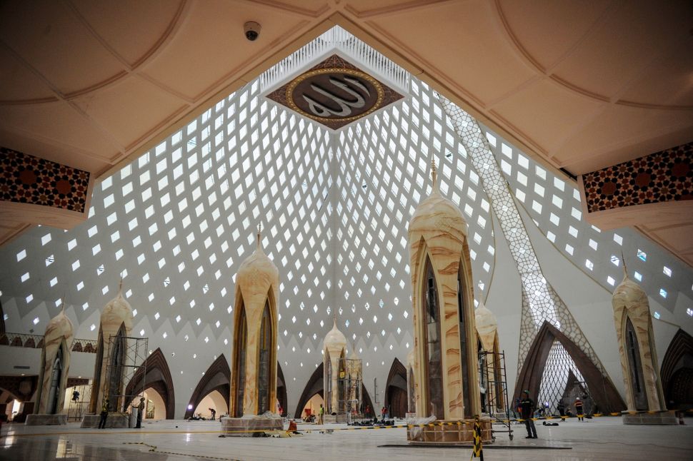 Masjid Al Jabbar yang Baru Diresmikan Ramai Dikritik Warganet