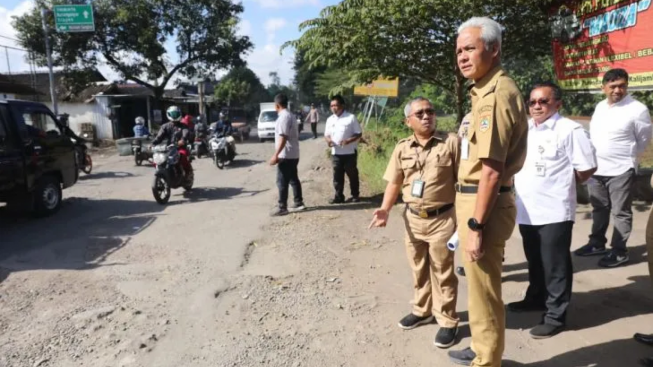 di-bawah-ganjar-jalan-rusak-provinsi-jawa-tengah-hampir-200-km-jokowi-mau-bantu