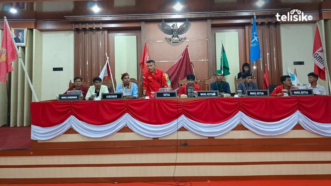 Massa Cipayung Kendari Duduki Paripurna DPRD Sultra, Satu Gedung Nyaris Terbakar