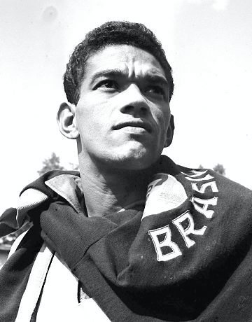 Legenda sepakbola, Garrincha: Hedonisme si burung kecil