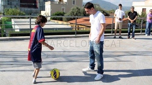 Messi dan Bocah Tak Bertelapak Kaki