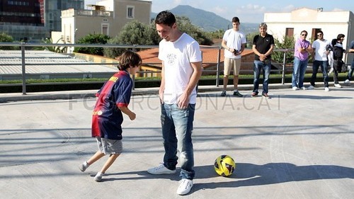 Messi dan Bocah Tak Bertelapak Kaki