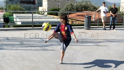 Messi dan Bocah Tak Bertelapak Kaki