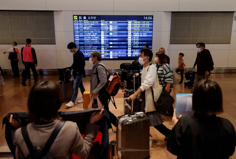 hong-kong-asks-japan-to-drop-airport-bans-60000-travellers-affected