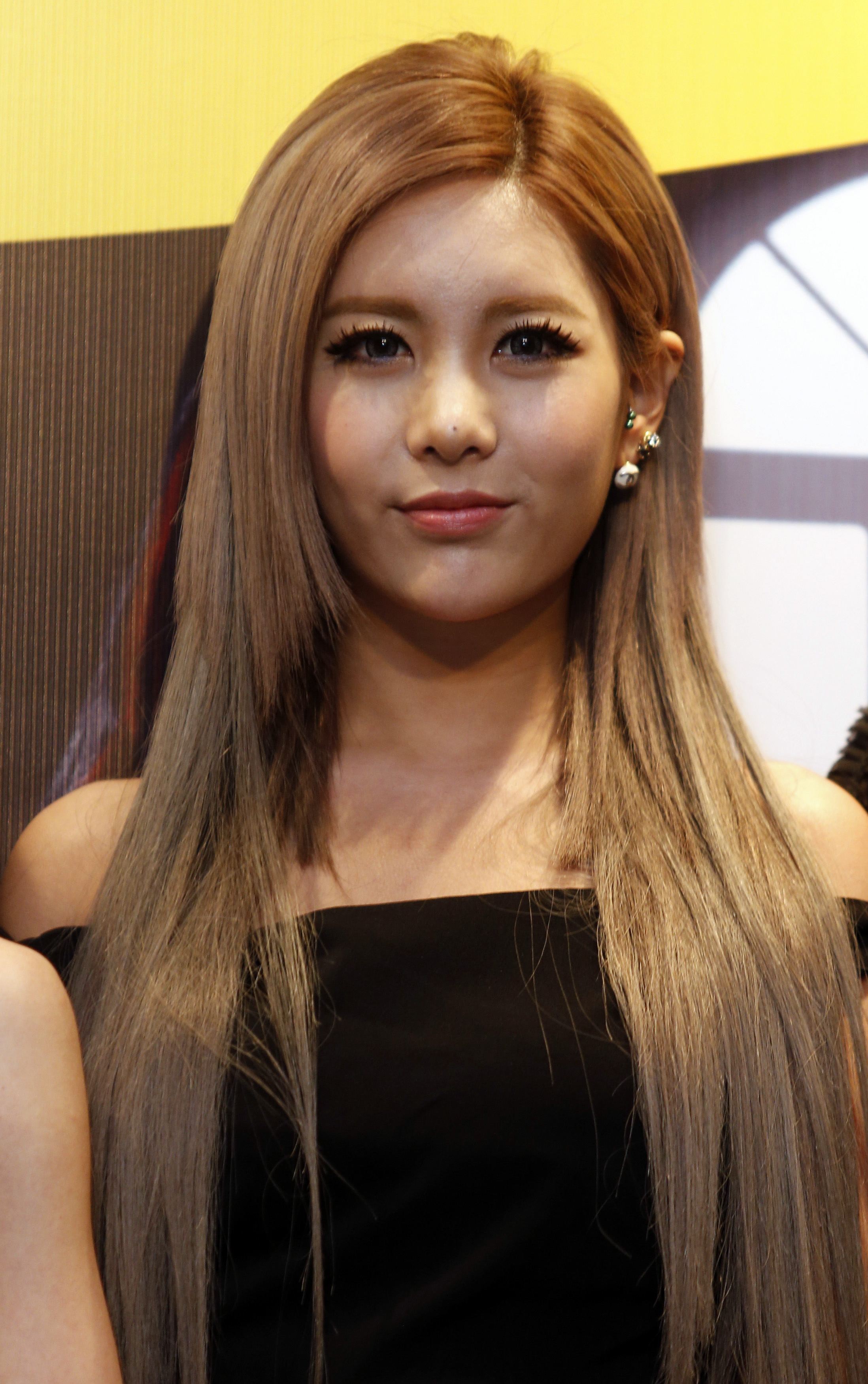 Inspirasi Gaya Rambut ala Bintang K-Pop