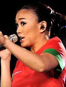 Agnes Monica Curhat Tentang Haters-nya Pada RuPaul