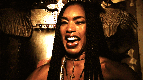 banjir-cipinang-melayu-belum-surut-warga-evakuasi-barang