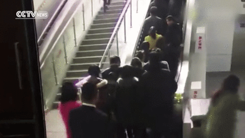 mengerikan-puluhan-orang-jadi-korban-kecelakaan-tragis-di-eskalator