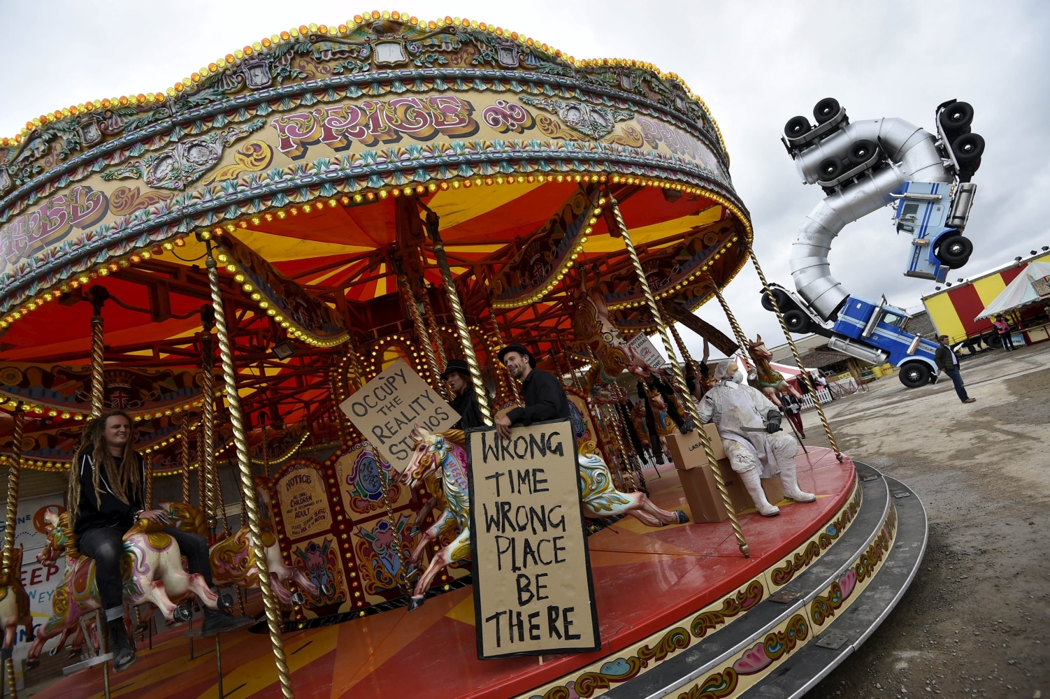 Inilah Taman Bermain Dismaland ketika DIsneyland Berubah menjadi tempat yang suram