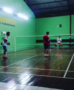 8 Rekomendasi Sewa Lapangan Badminton di Jakarta, Murah dan Strategis - MEDIAINI