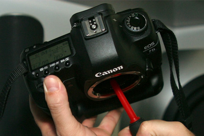 TIPS MEMBERSIHKAN SENSOR KAMERA