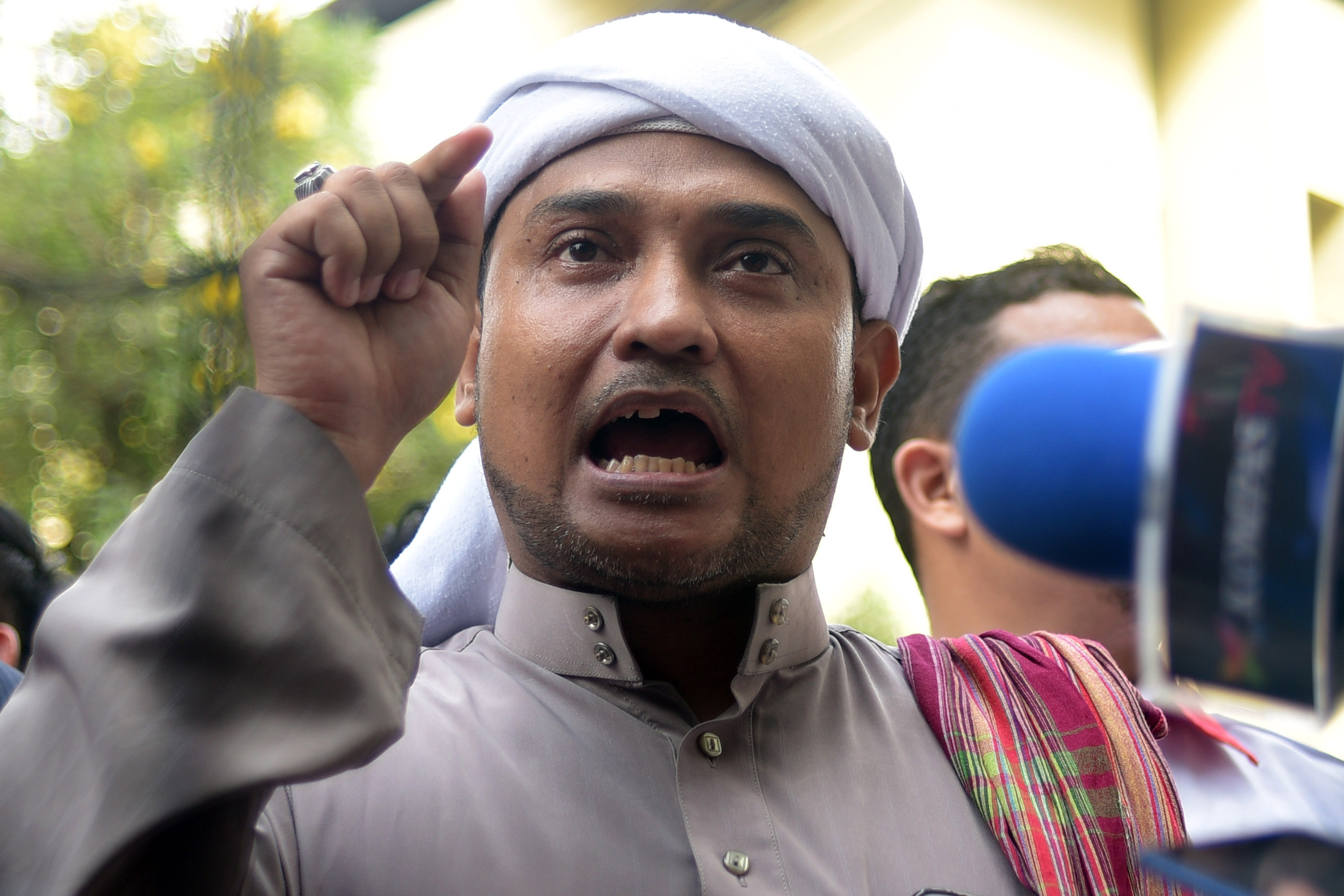 Novel FPI: Wajib Tolak Salatkan Muslim Pemilih Pemimpin Kafir Karena Musrik &amp; Murtad