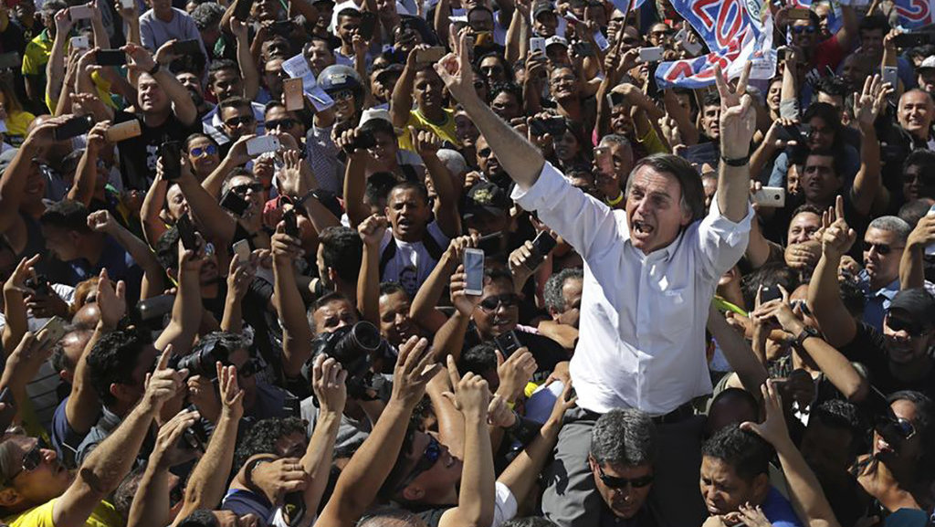 Jualan Isu Komunis &amp; Hoaks WhatsApp, Bolsonaro Menang Pemilu Brazil