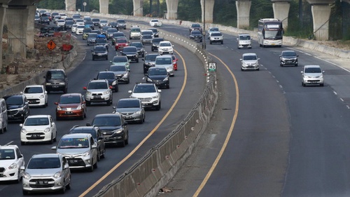 jalan-tol-ditutup-besok-volume-kendaraan-di-tol-cikampek-meningkat