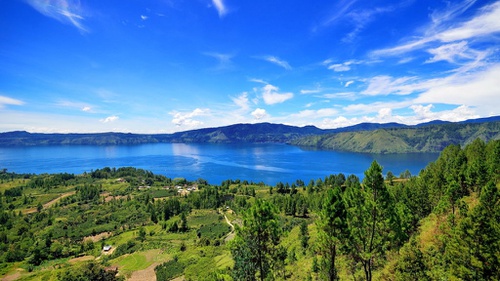 mengapa-danau-toba-termasuk-destinasi-wisata-prioritas