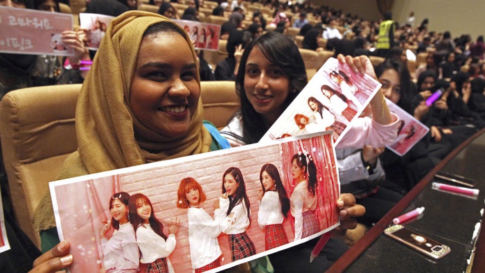 Fans K-pop Kekoreaan Pasti Punya 3 Koleksi Barang Berikut!