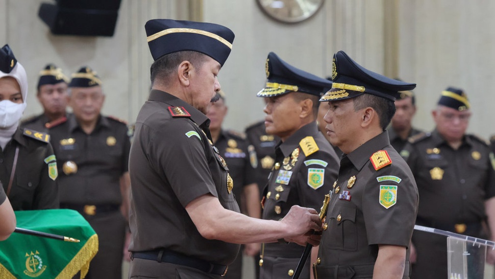 Prabowo Teken Perpres Jaksa Bisa Dapat Penjagaan TNI &amp; Polri