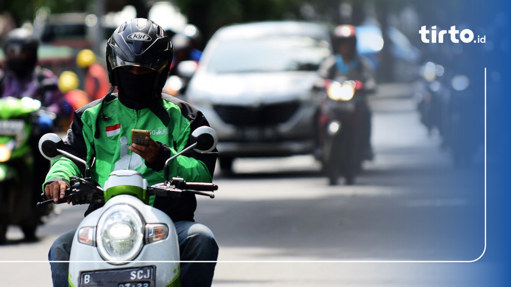 Main HP Sambil Berkendara, Didiemin Ganggu Jalan, Dimarahin Malah Marah Balik. Hadehh