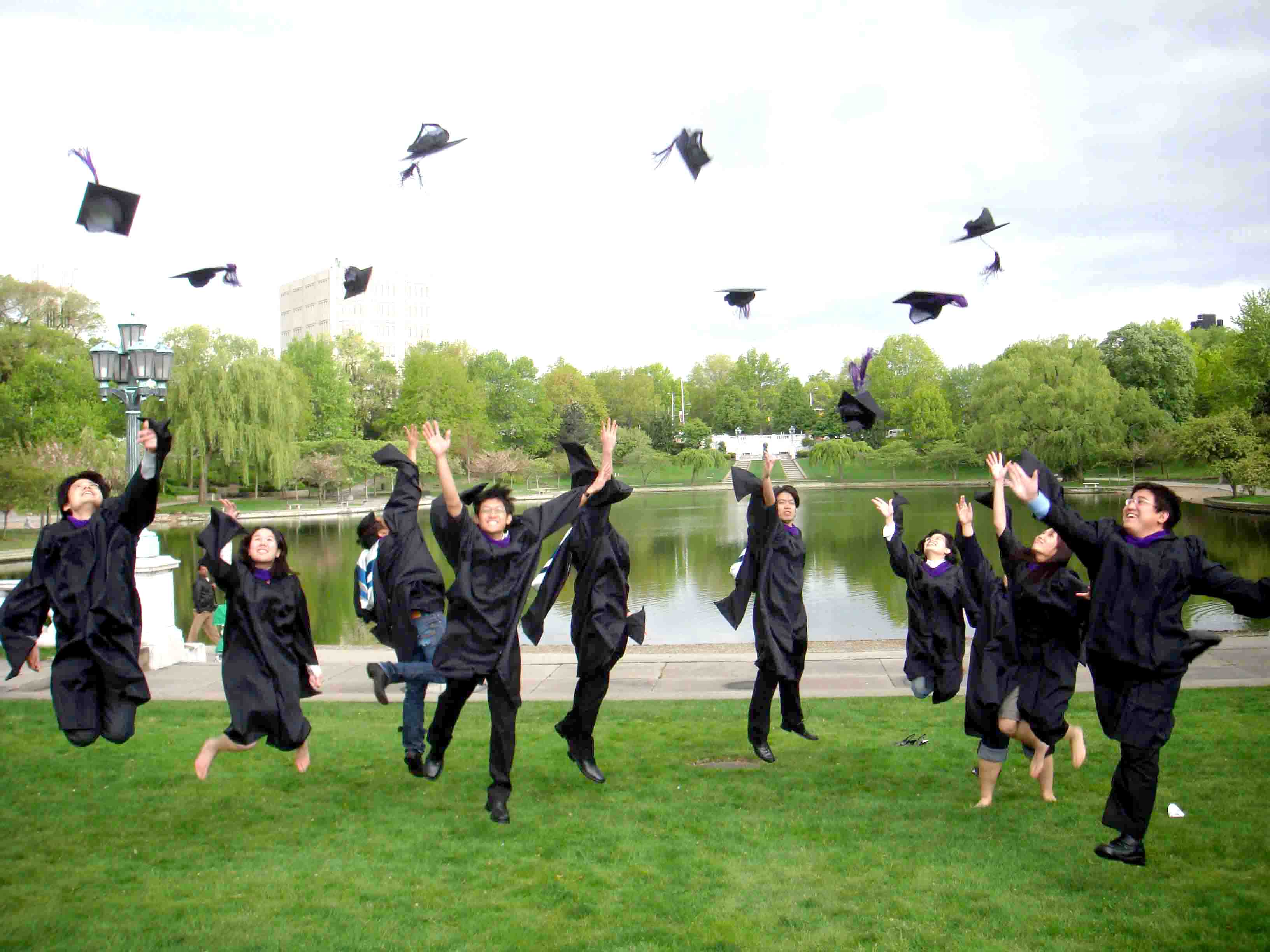 Usia 25 Tahun sudah lulus S3, dapat Gelar DR atau PhD, Penghasilan Tinggi. Mau?