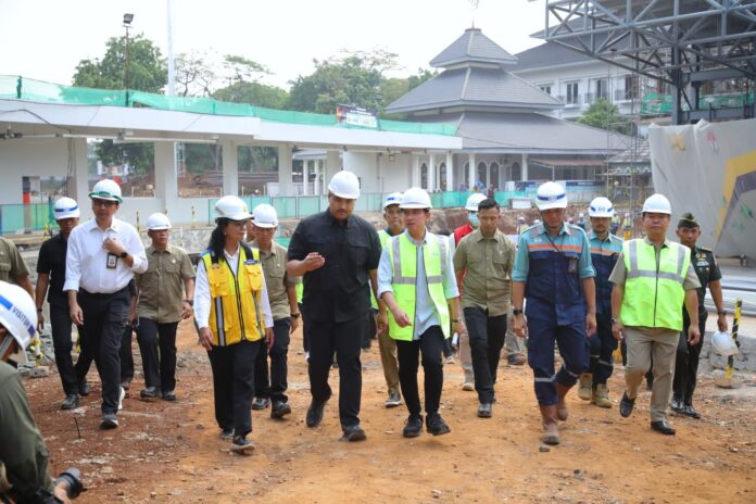 Menpora Dampingi Gibran Tinjau Proyek Pembangunan Cibubur Youth Elite Sport Center
