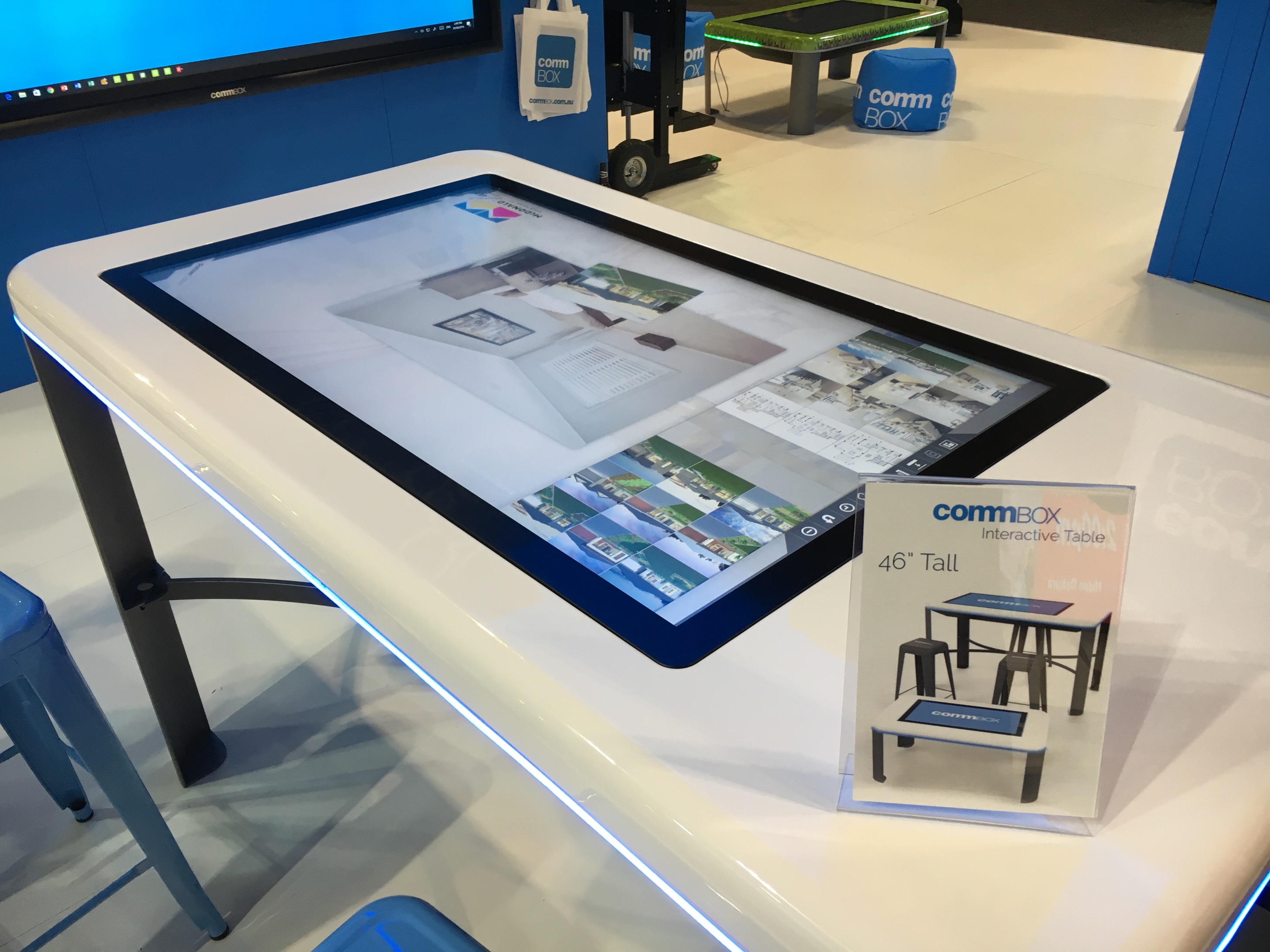 Keunggulan dan Manfaat Media Smart Table untuk 5 Industri yang Berbeda