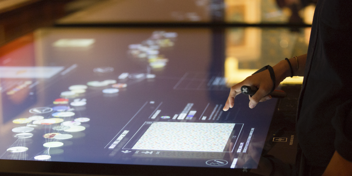 Keunggulan dan Manfaat Media Smart Table untuk 5 Industri yang Berbeda