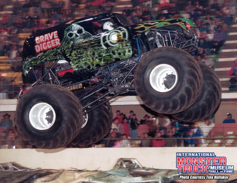 &#91;NOSTALGIA&#93; Karakter Mobil Gila atau Monster Truck 