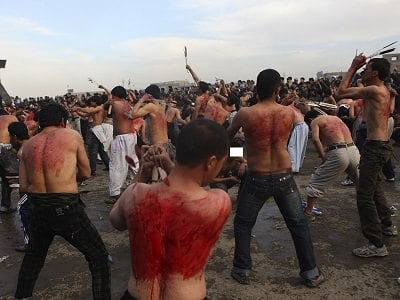 RITUAL BERDARAH SYI'AH DI HARI ASYURA