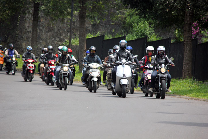 kelakuan-pengendara-motor-di-jalanan-yang-nyebelin-banget