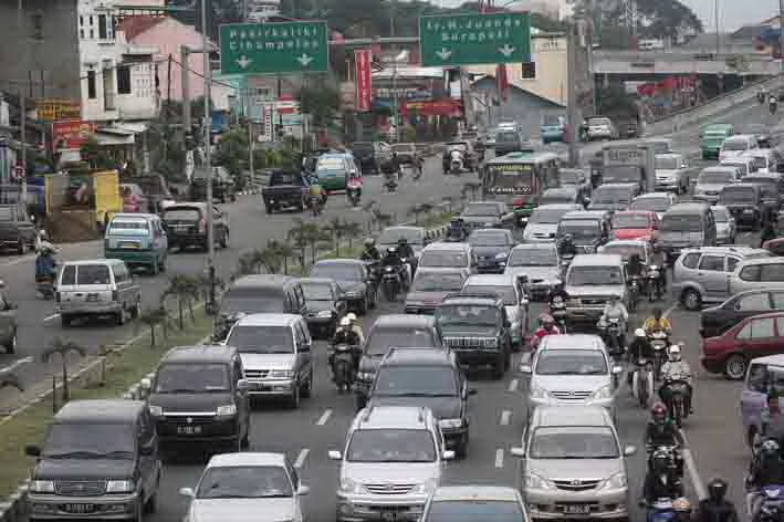 Gak Cuma Jakarta Yang Macet (foto-foto macet di beberapa kota di Indonesia gan)