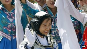 China to launch next manned spaceship in 2013