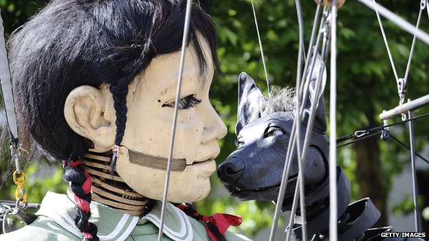 Royal de Luxe : Teater raksasa meniupkan kehidupan baru ke Nantes